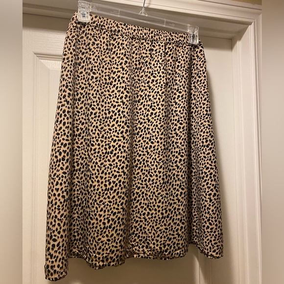 Old Navy Dresses & Skirts - Knee length, leopard elastic waste skirt. Old Navy, 3X.